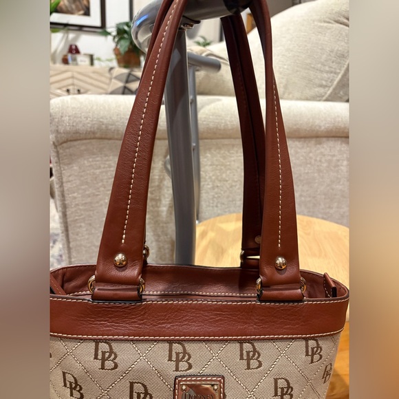Dooney and Bourke Vintage Signature Canvas Tote - Picture 4 of 17
